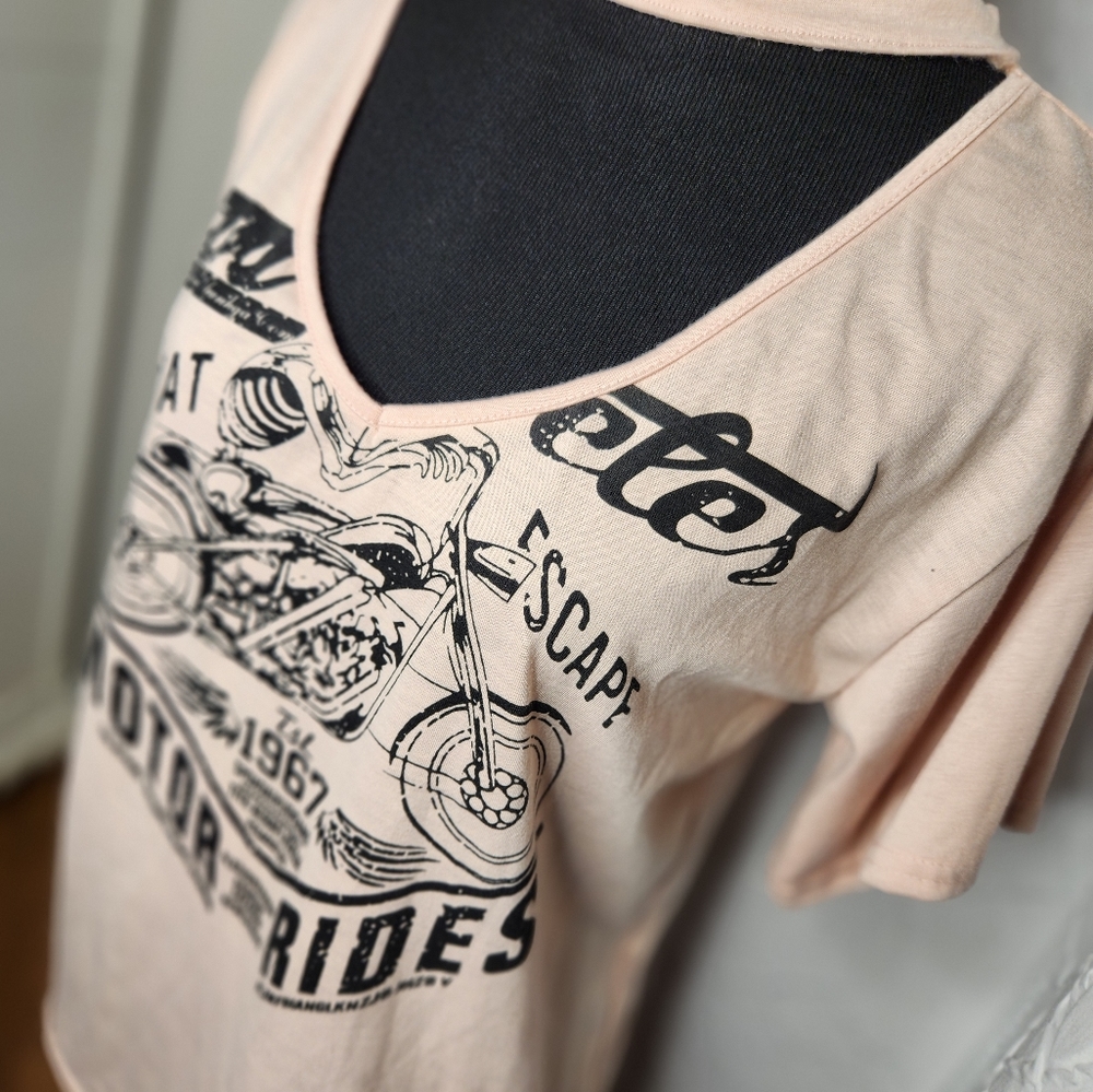 NWT Get up and Ride! Motorcycle Women's SS Choker V Print T-shirt Size M